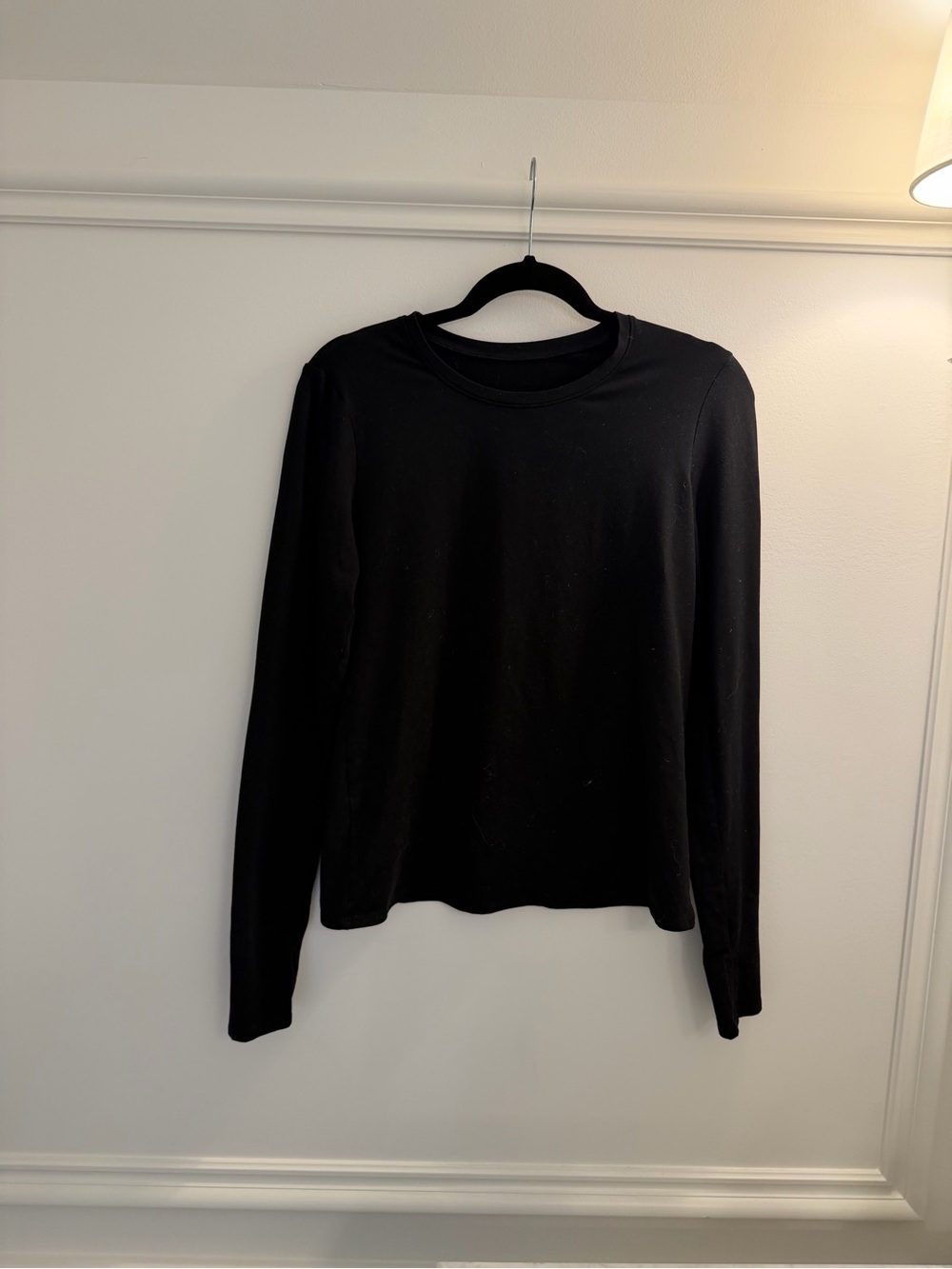 ALO Yoga women’s long sleeve workout top